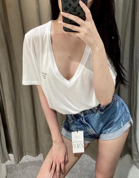 Clip nóng streamer Thủy Tiên gây xôn xao cộng đồng mạng