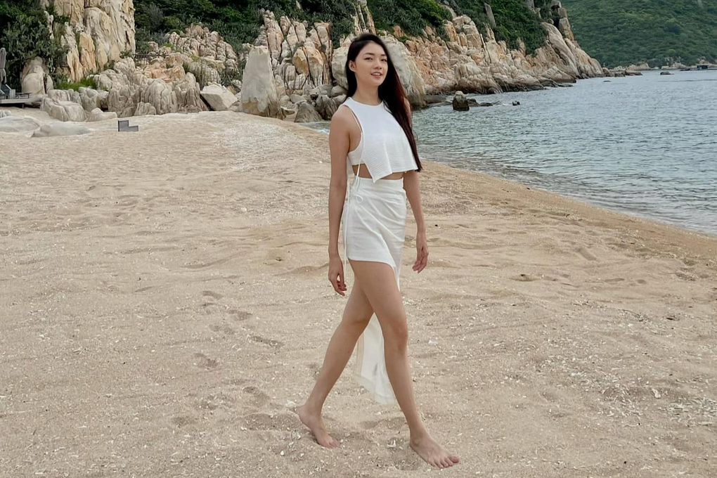 Vụ lộ ảnh và clip nóng của Phan Quế tiếp viên hàng không gây xôn xao dư luận