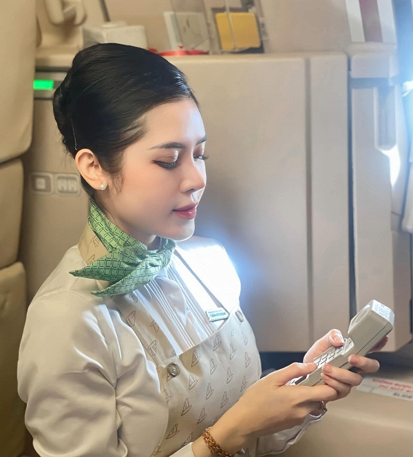 Vụ lộ ảnh và clip nóng của Phan Quế tiếp viên hàng không gây xôn xao dư luận